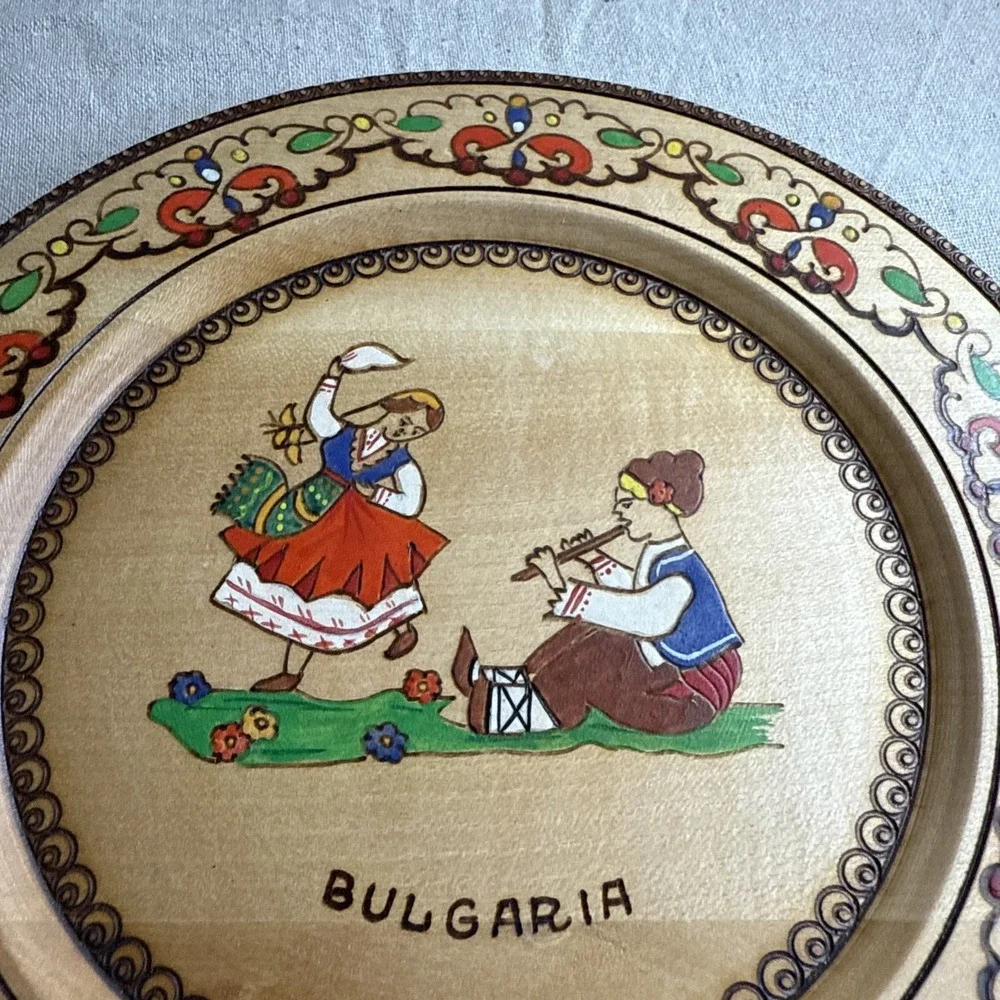 Vintage Wooden Hand carved\Painted Decor Plate Wall Hanging Folk BULGARIA‎